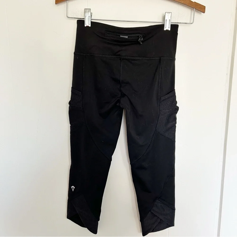 Ivivva Black Crop Pants Size‎ 10 Mesh Side Pockets